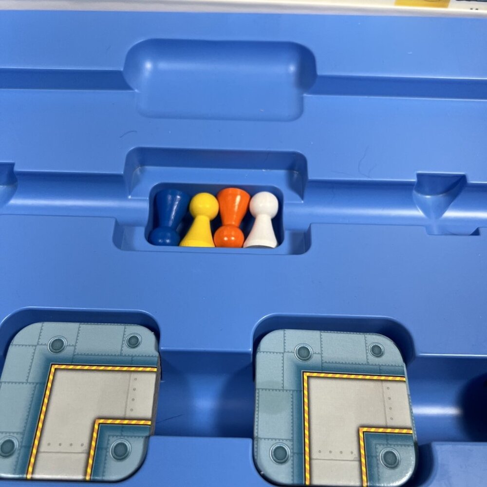 Despicable Me Minion Labyrinth Board Game by Ravensburger - 100% Complete - Picture 12 of 13